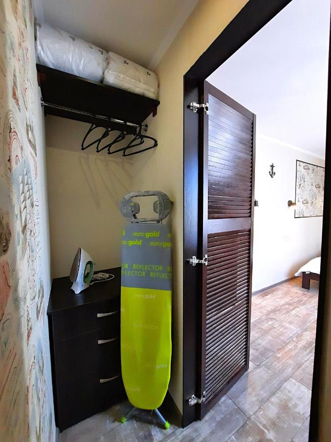 Sea Style: Alex Apartments with 24/7 Self Check-In Poltava Room photo