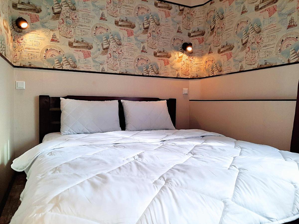 Sea Style: Alex Apartments with 24/7 Self Check-In Poltava Room photo