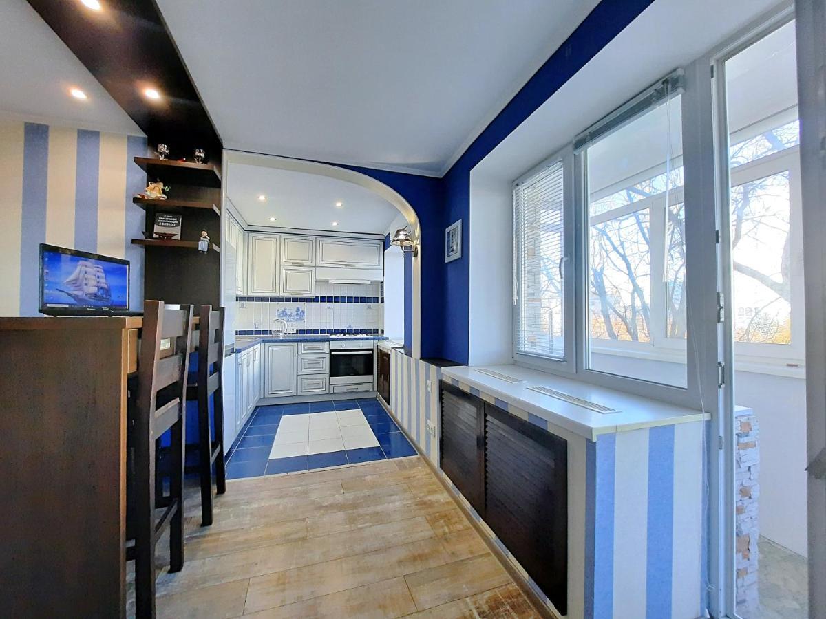 Sea Style: Alex Apartments with 24/7 Self Check-In Poltava Room photo